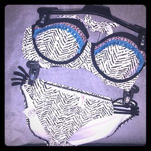 Swimwear med bikini top and bottom by Arizona